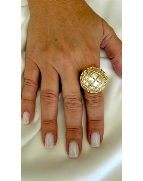 Δαχτυλίδι με πέρλα σε πλέγμα