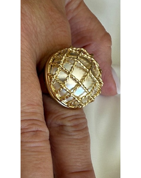 Δαχτυλίδι με πέρλα σε πλέγμα