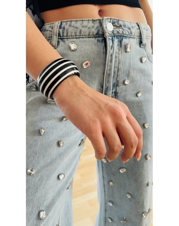 Acrylic bracelet with white stripes