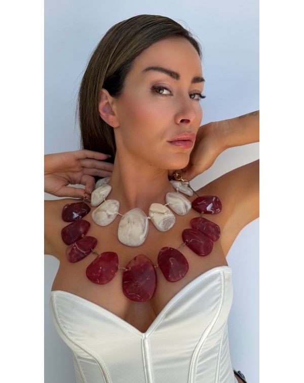 Κολιέ με ακριλικές πέτρες