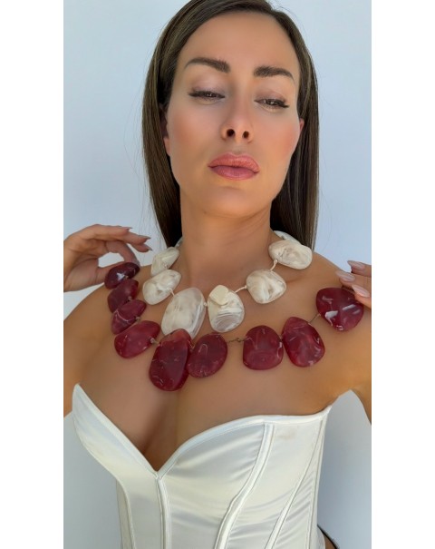 Κολιέ με ακριλικές πέτρες