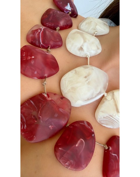 Κολιέ με ακριλικές πέτρες