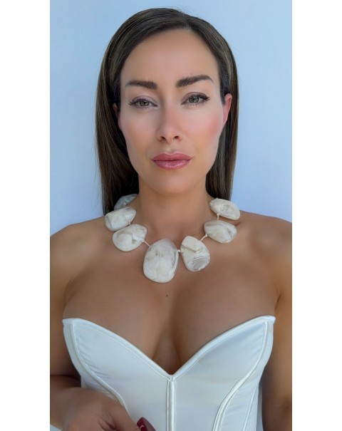 Κολιέ με ακριλικές πέτρες