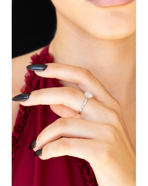 Μοϊσανίτης σε μονόπετρο δαχτυλίδι 