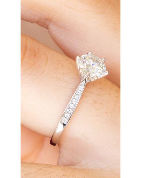 Μοϊσανίτης σε μονόπετρο δαχτυλίδι 