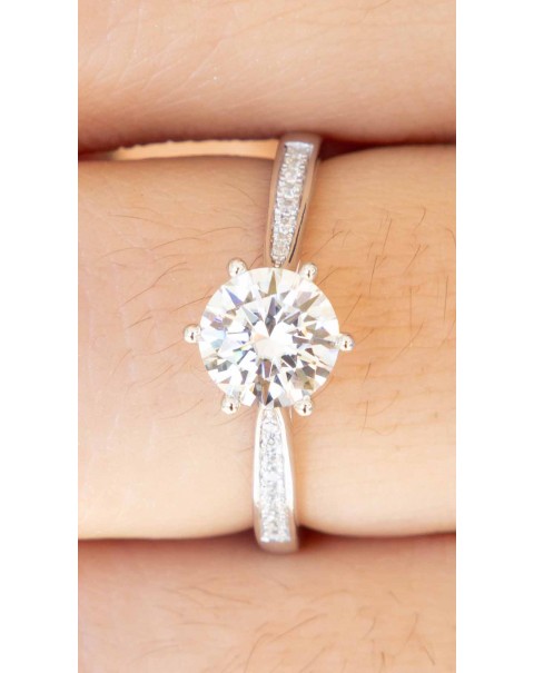 Μοϊσανίτης σε μονόπετρο δαχτυλίδι 