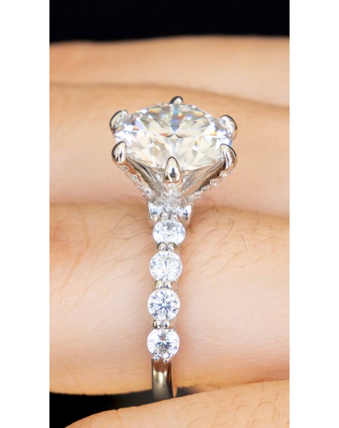 Μοϊσανίτης σε μονόπετρο δαχτυλίδι 