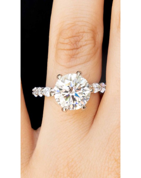 Μοϊσανίτης σε μονόπετρο δαχτυλίδι 