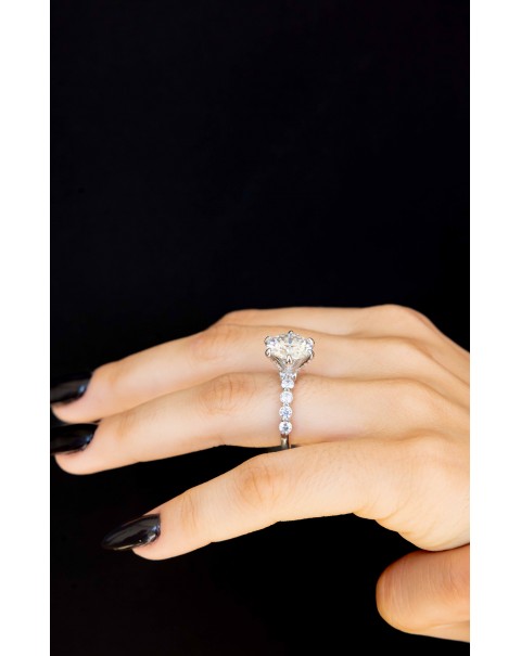 Μοϊσανίτης σε μονόπετρο δαχτυλίδι 