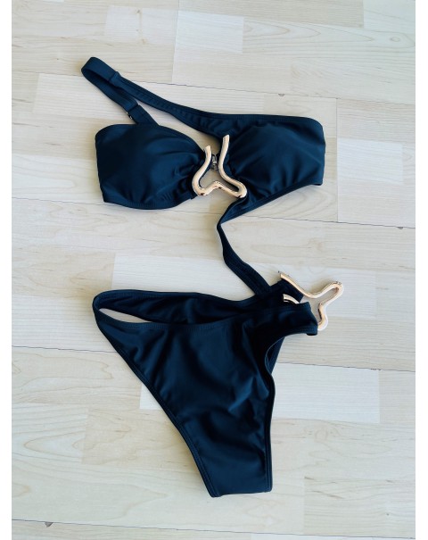 Ολόσωμο μαγιό με διακοσμητικά μεταλλικά στοιχεία 