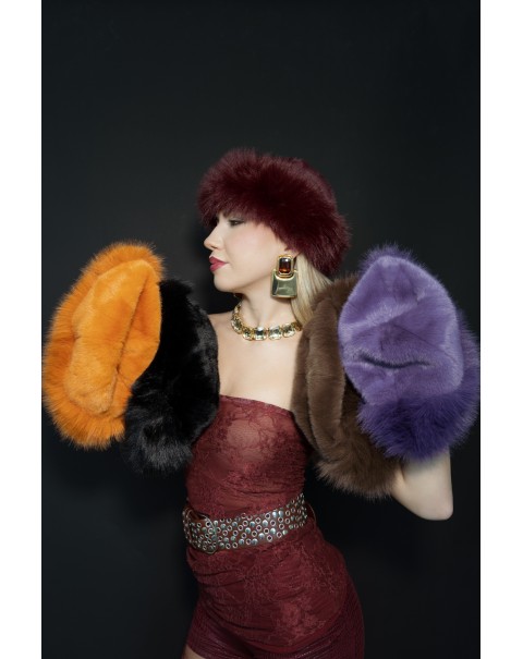 Καπέλο από συνθετική γούνα 