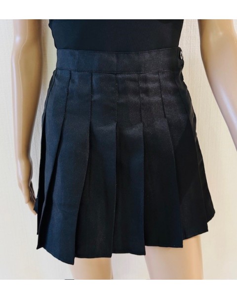 Μίνι φούστα με πιέτες και ποδηλατικό κολάν εσωτερικά