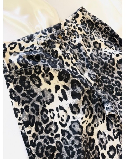 Παντελόνι τζιν πεντάτσεπο με λεοπάρ τύπωμα