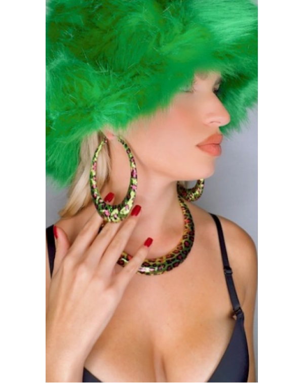 Καπέλο από συνθετική γούνα 