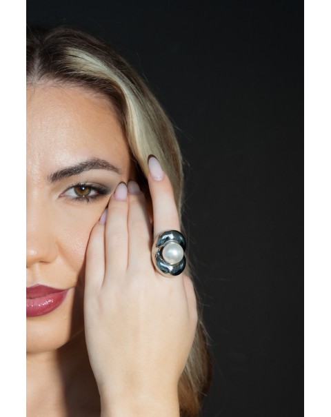 Ατσάλινο δαχτυλίδι διακοσμημένο με πέρλα