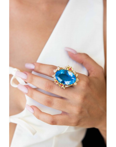 Οβάλ εντυπωσιακό μονόπετρο με ιδιαίτερο δέσιμο