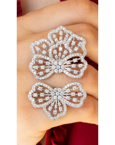 Δαχτυλίδι αντικριστά λουλούδια