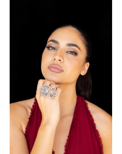 Δαχτυλίδι αντικριστά λουλούδια