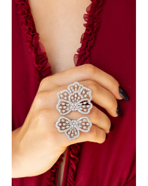 Δαχτυλίδι αντικριστά λουλούδια