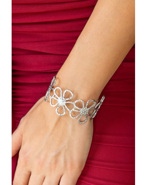 Σταθερό βραχιόλι σφυρήλατο με λουλούδια