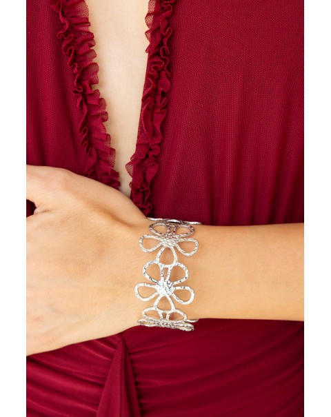 Σταθερό βραχιόλι σφυρήλατο με λουλούδια