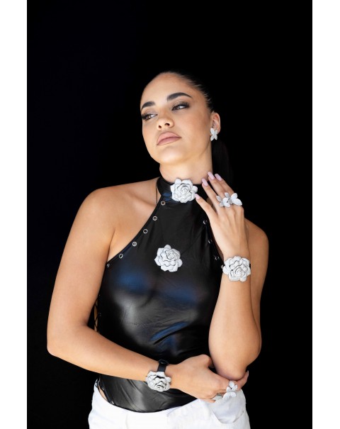 Βραχιόλι λουλούδι σε δερμάτινο λουράκι