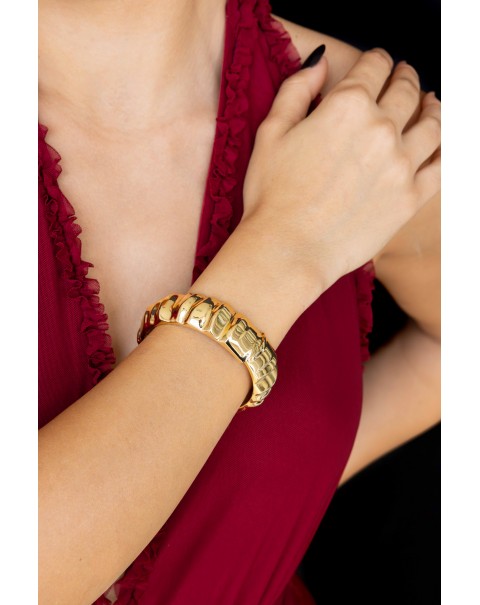 Βραχιόλι χειροπέδα  με ανάγλυφη επιφάνεια