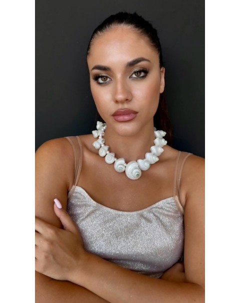 Κολιέ από φυσικά κοχύλια και πέρλες γλυκού νερού