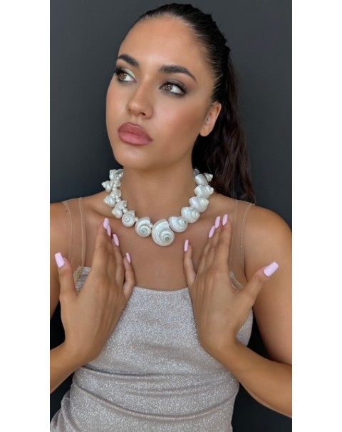 Κολιέ από φυσικά κοχύλια και πέρλες γλυκού νερού