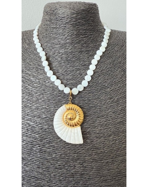 Κολιέ με φίλντισι και κρεμαστό κοχύλι 