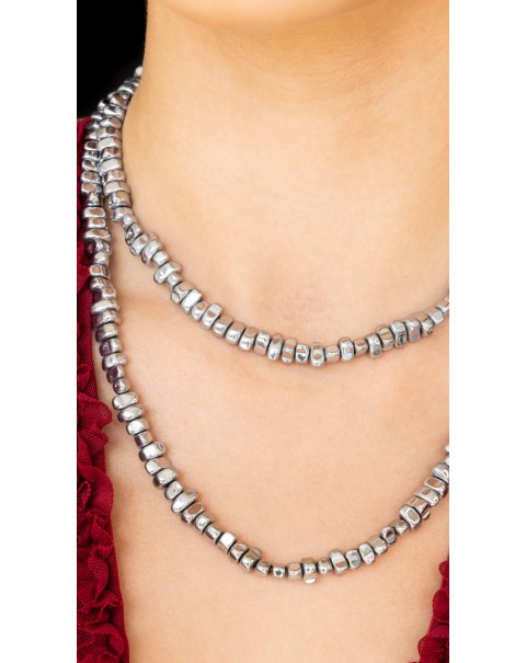 Κολιέ από ανομοιόμορφες ατσάλινες χάντρες