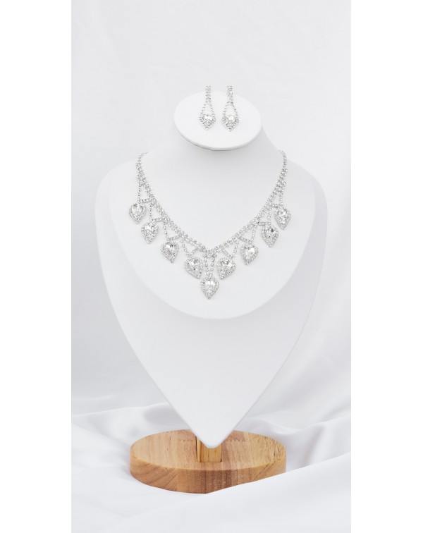 Impressive necklace and earring set 
