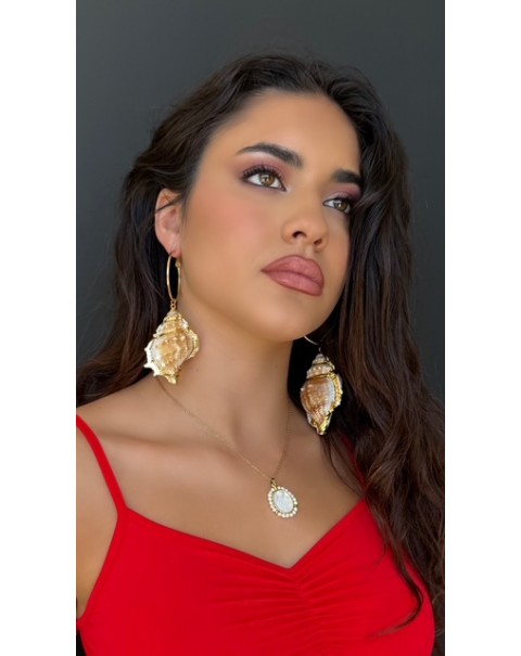 Κρεμαστά σκουλαρίκια με φυσικό κοχύλι