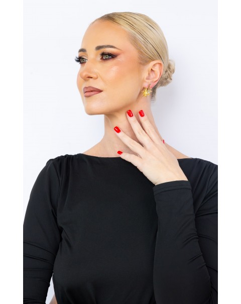 Σκουλαρίκια πεταλούδα σε ιστό αράχνης