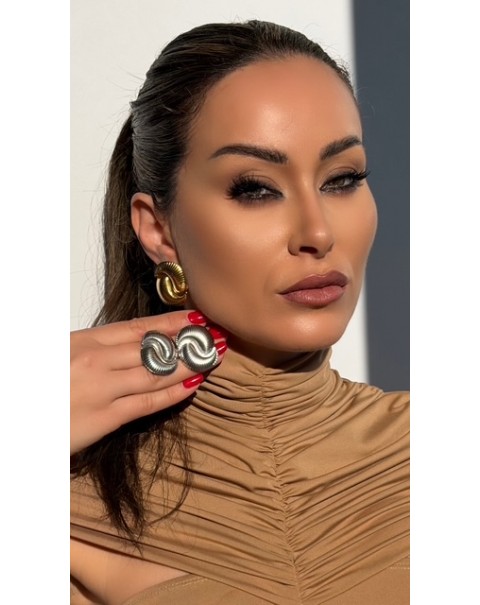 Σκουλαρίκια οβάλ με ανάγλυφο αφηρημένο σχέδιο