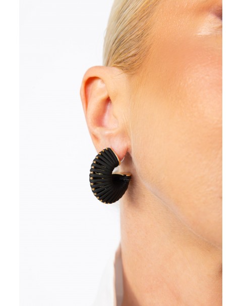 Σκουλαρίκια κρίκοι με περιτύλιξη δερματίνης