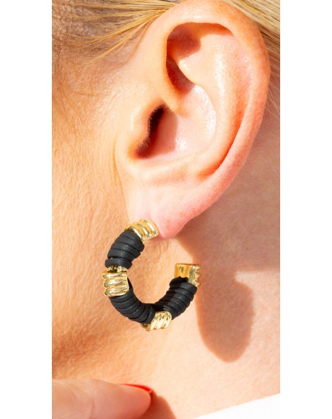 Σκουλαρίκια κρίκοι με περιτύλιξη δερματίνης