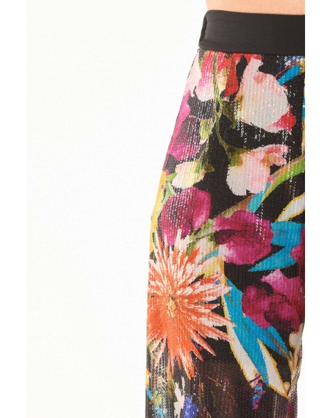  παντελόνα με allover floral print σε παγιέτα (shiny)  , εσωτερικά σορτς με φόδρα. Mαύρο φόντο και λουλούδια σε έντονα χρώματα.
